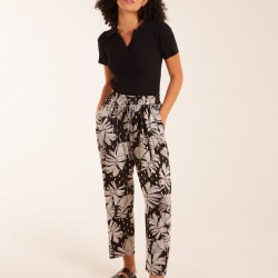 Leaf And Foil Detail Capri Trousers